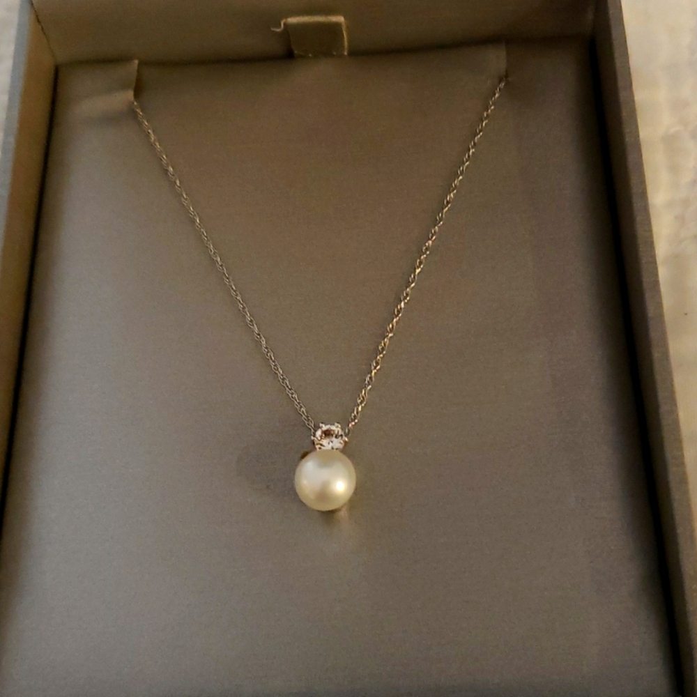 Diamond and pearl necklace